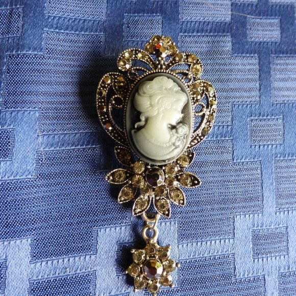 GOTH VICTORIAN VAMPIRE SILVER FAUX MARCASITE CRYSTAL BLUE CAMEO PIN BROOCH - Picture 3 of 11